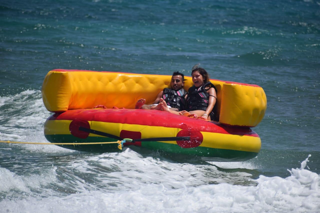 Two riders on the towed ring, at the sporty setting